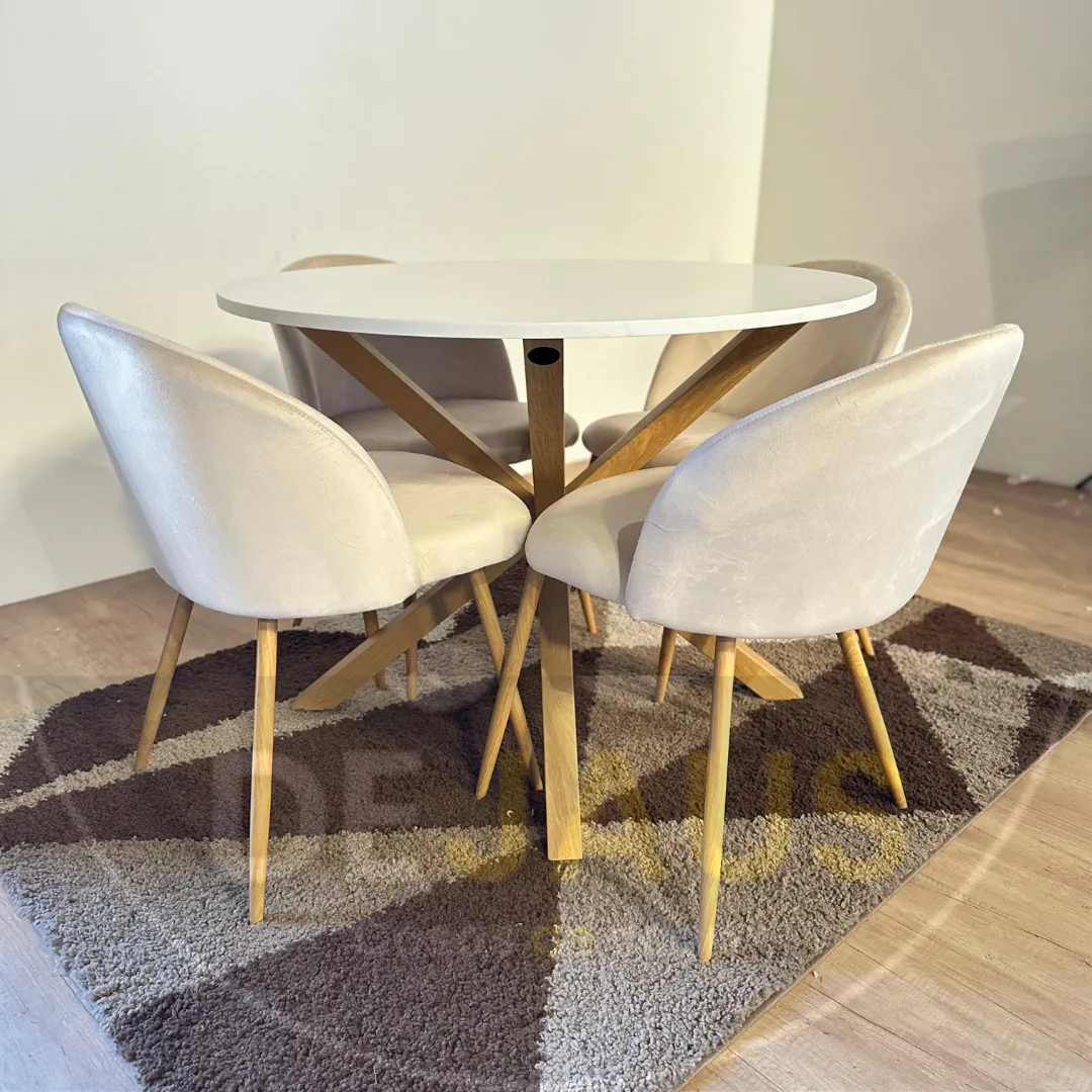 Mesa Warwick MDF con 4 Sillas Tokio Lisa