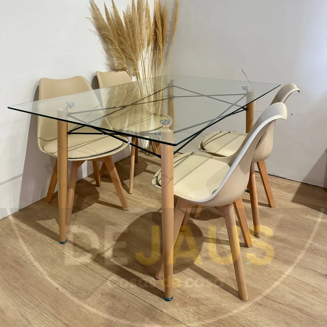 Mesa Charles con 4 Sillas Tulip