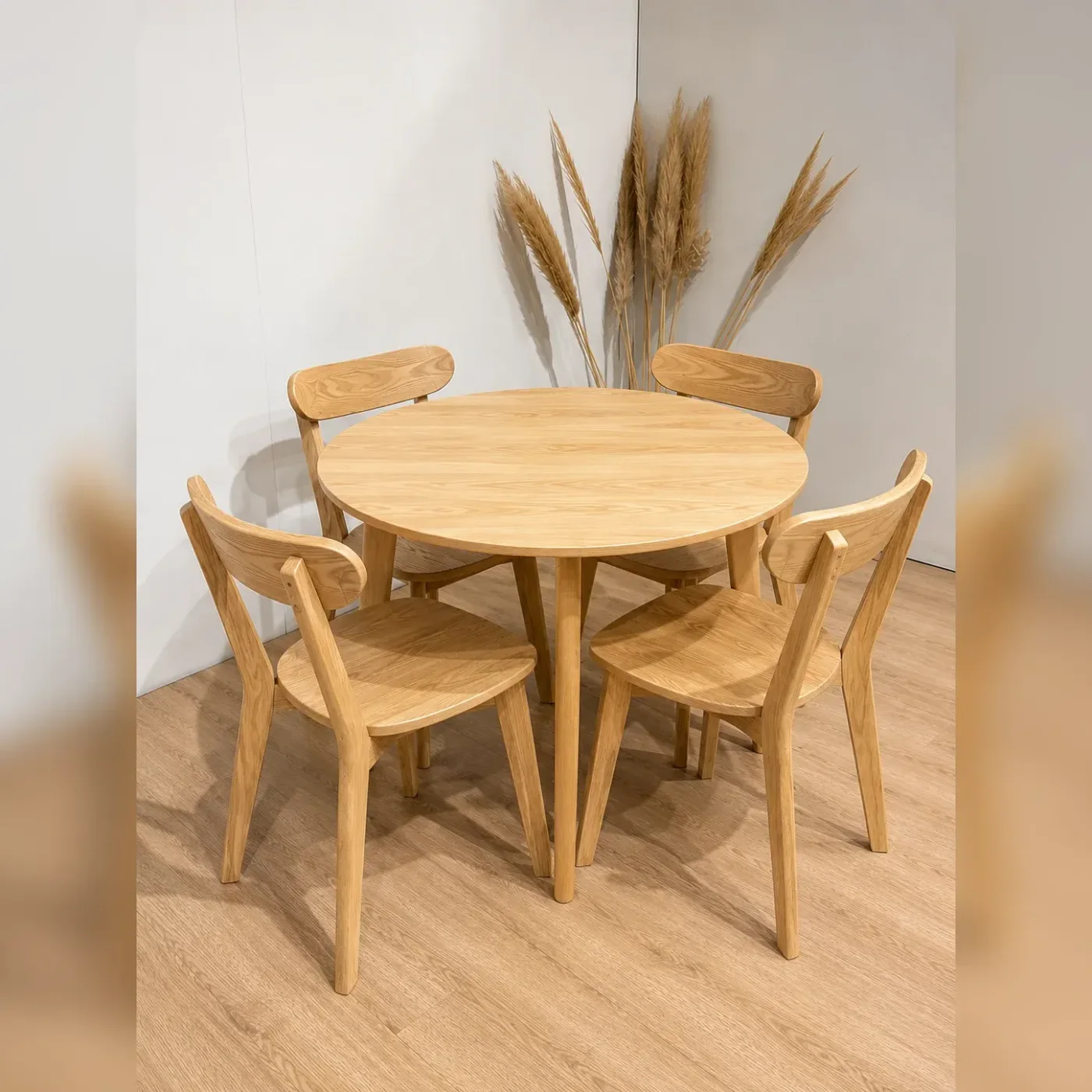 Mesa Vema Redonda con 4 Sillas Fresno Natural
