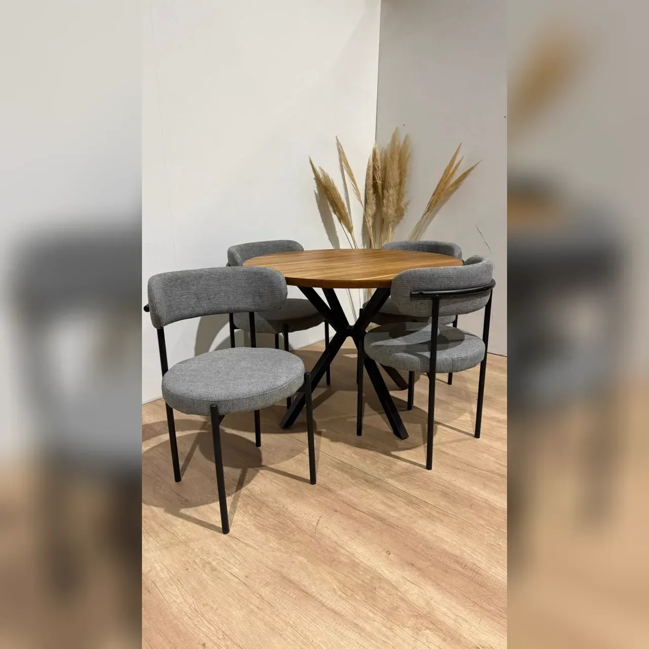 Mesa Nordica X Redonda con 4 Silla Oslo Lino Black