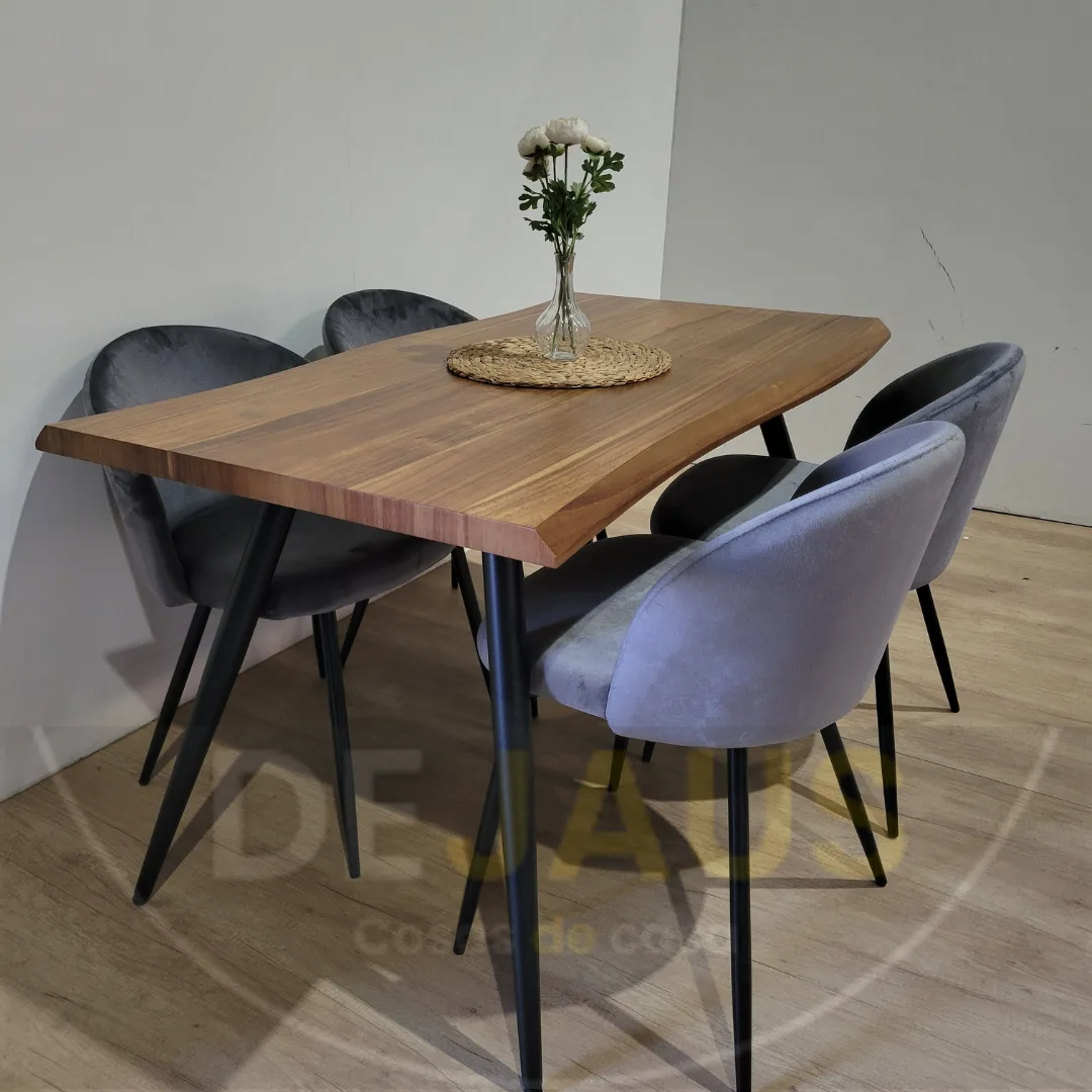 Mesa rectangular Nordica con 4 Sillas Tokio Felpa Black