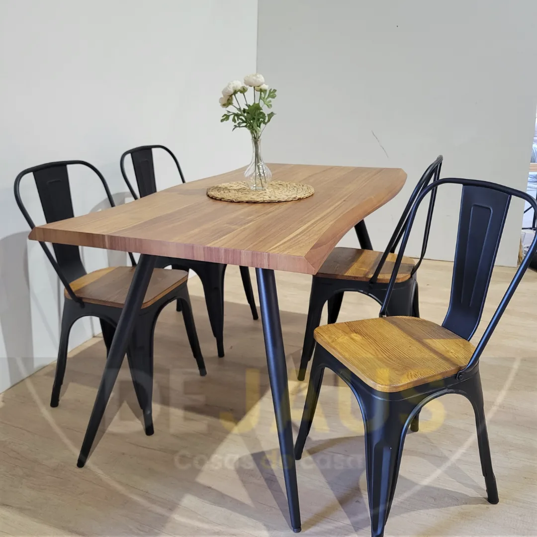 Mesa Rectangular Nordica con 4 Sillas Tolix Madera
