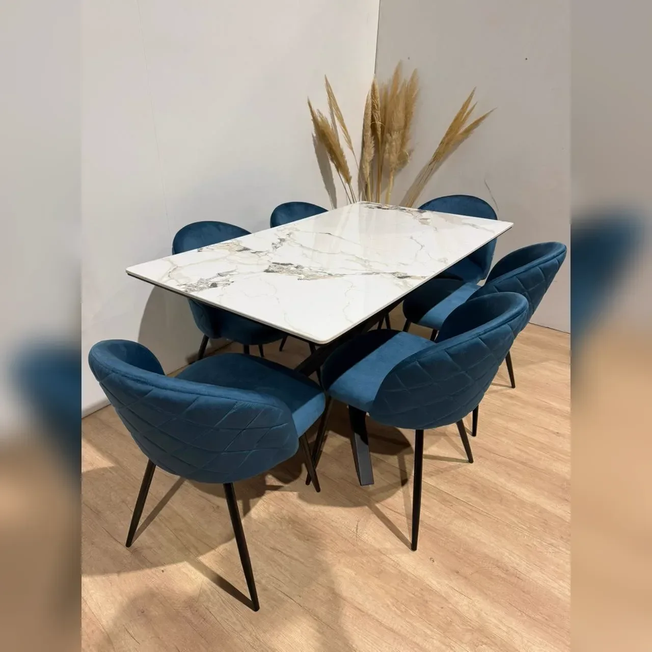 Mesa Rectangular Warwick Stone con 6 Silla Tokio Felpa Black