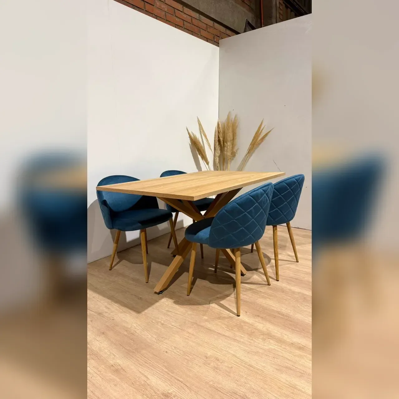 Mesa Rectangular Warwick Wood  con 4 Silla Tokio Felpa Wood
