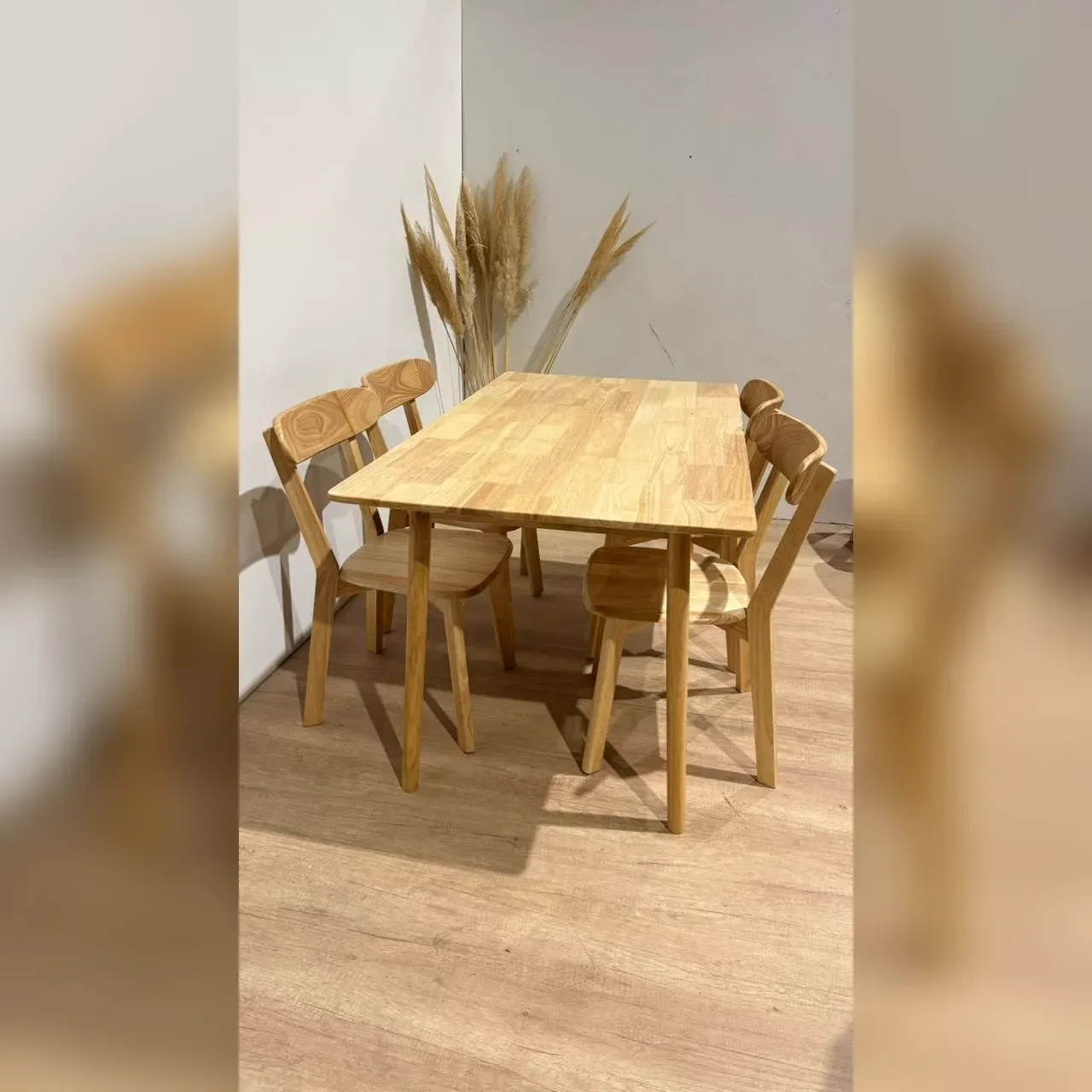Mesa Vema Rectangular con 4 Silla Fresno Wood